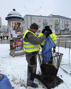 Mróz w Skierniewicach. Koksowniki na ulicach. Lista lokalizacji 10 zaklad utrzymania miasta uruchomil akcje przyjdz i ogrzej sie 002