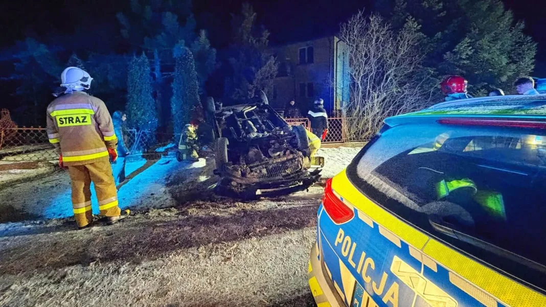Wypadek w Makowie koło Skierniewic. Dachowała Toyota prowadzona przez 18-latka bez doświadczenia. Policja apeluje o ostrożność. Sprawdź szczegóły zdarzenia.