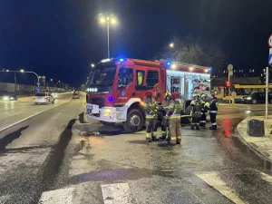 2 samochod plonal na wiadukcie w skierniewicach