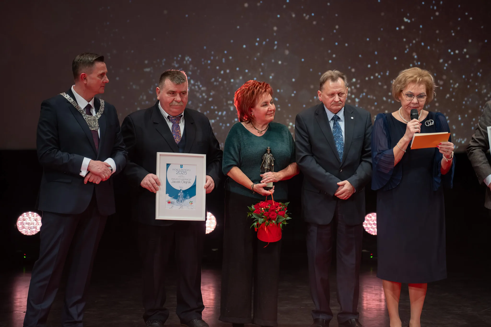 Właściciel Cukierni Jacek Olejnik odbiera nagrodę Wokulski Roku od prezydenta Krzysztofa Jażdżyka oraz zarządu SIG: Jolanty Juraś i Ryszarda Targowskiego.