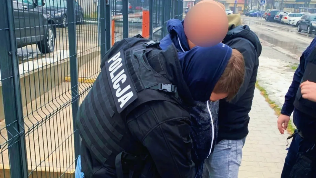 Zatrzymanie w Skierniewicach: Mężczyzna w kominiarce groził bronią