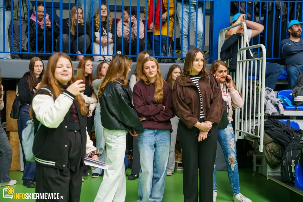 Mikołaj „Bagi” Bagiński i Elżbieta Romanowska w Skierniewicach. Tłumy na wyjątkowym dniu w nowej hali OSiR 5 galeria skierniewice bagi romanowska nasz nowy dom 57 z 74 1024x683 watermarked large