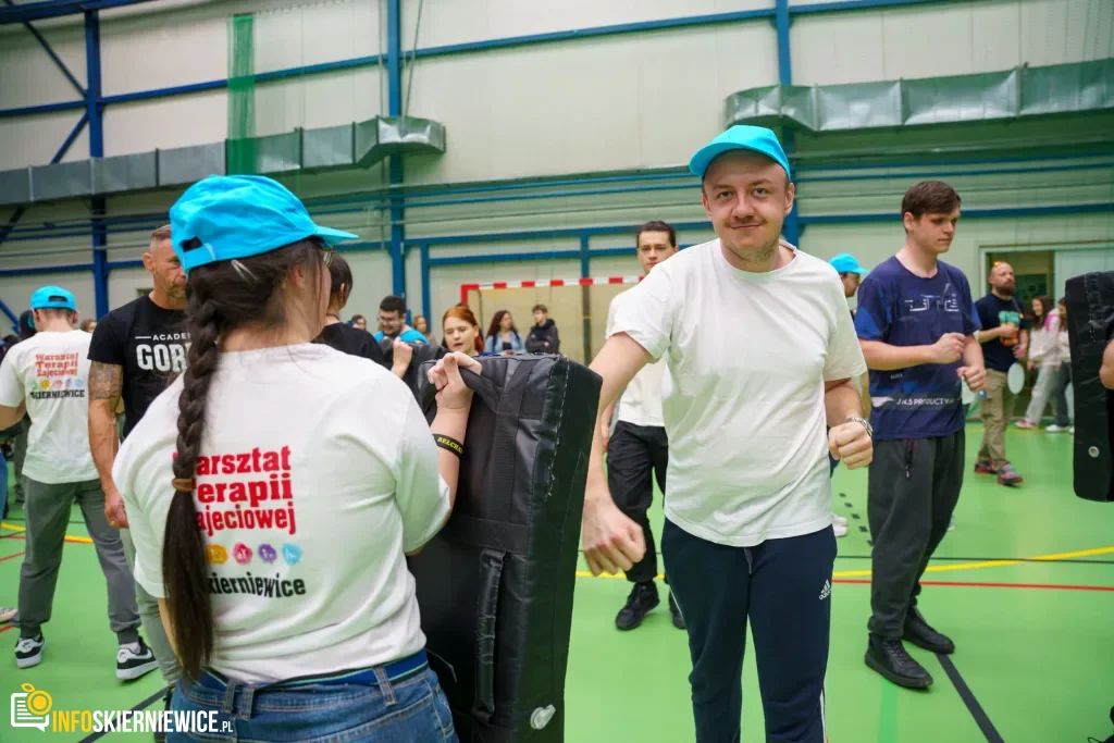 Mikołaj „Bagi” Bagiński i Elżbieta Romanowska w Skierniewicach. Tłumy na wyjątkowym dniu w nowej hali OSiR 5 galeria skierniewice bagi romanowska nasz nowy dom 69 z 74 1024x683 watermarked large