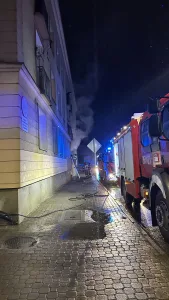 Pożar mieszkania w bloku przy ulicy Jagiellońskiej w Skierniewicach.