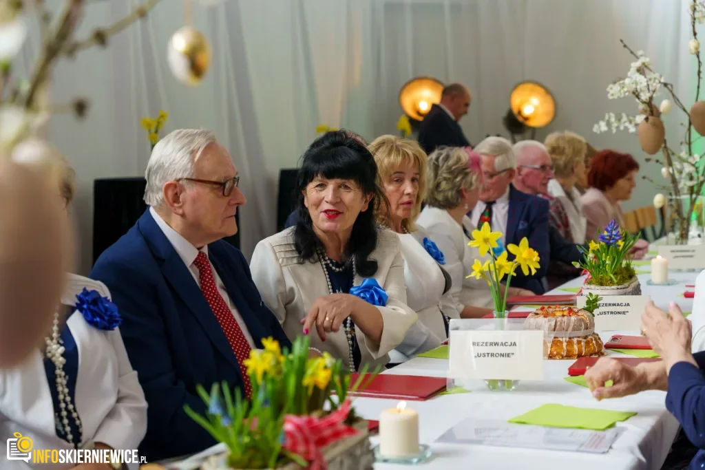Spotkanie wielkanocne w hali OSiR w Skierniewicach. Tłumy mieszkańców i 76 zdjęć z uroczystości 4 spotkanie wielkanocne w hali osir w skierniewicach 2 z 11 1024x683 watermarked large