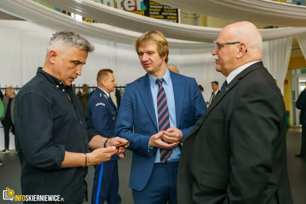 Spotkanie wielkanocne w hali OSiR w Skierniewicach. Tłumy mieszkańców i 76 zdjęć z uroczystości 1 spotkanie wielkanocne w hali osir w skierniewicach 2026 11 z 65 1024x683 watermarked large