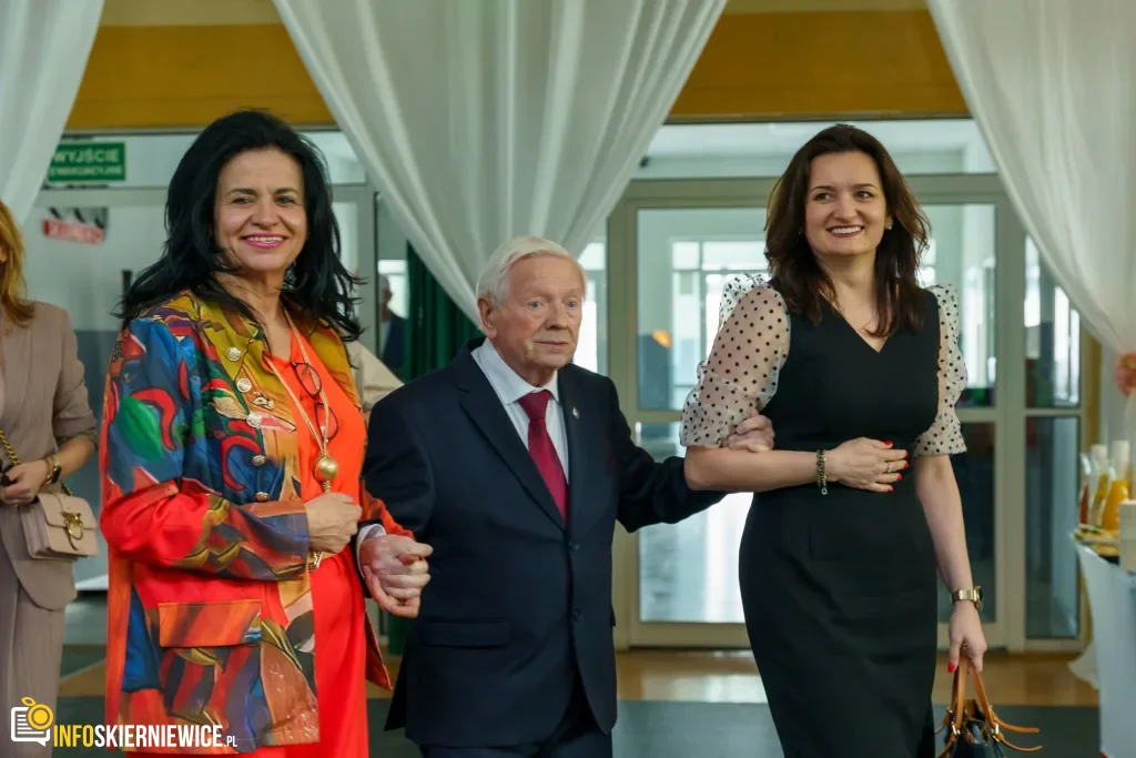 Spotkanie wielkanocne w hali OSiR w Skierniewicach. Tłumy mieszkańców i 76 zdjęć z uroczystości 6 spotkanie wielkanocne w hali osir w skierniewicach 2026 8 z 65 1024x683 watermarked large