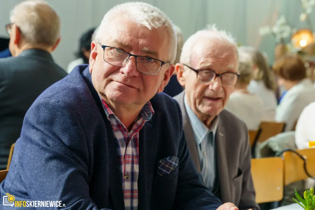 Spotkanie wielkanocne w hali OSiR w Skierniewicach. Tłumy mieszkańców i 76 zdjęć z uroczystości 1 spotkanie wielkanocne w hali osir w skierniewicach 4 z 11 1024x683 watermarked large