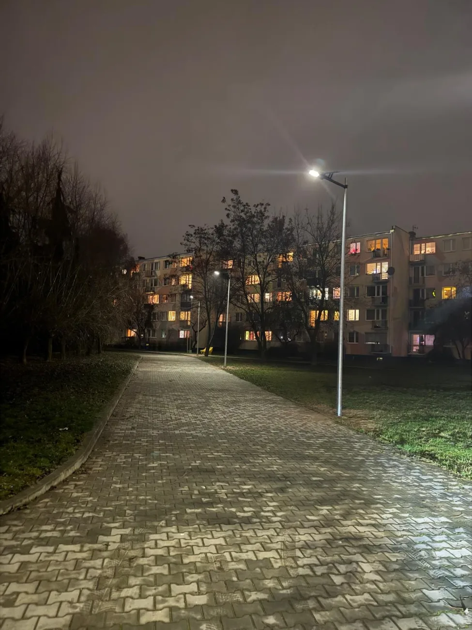 wybudowana dla mieszkancow segmentow droga oraz obecny przejazd pomiedzy blokami 1