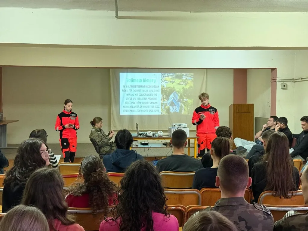 Uczniowie klas mundurowych z Zespółu Szkół w Bolimowie podczas historycznego szkolenia zawodowego w Grecji w ramach programu Erasmus+