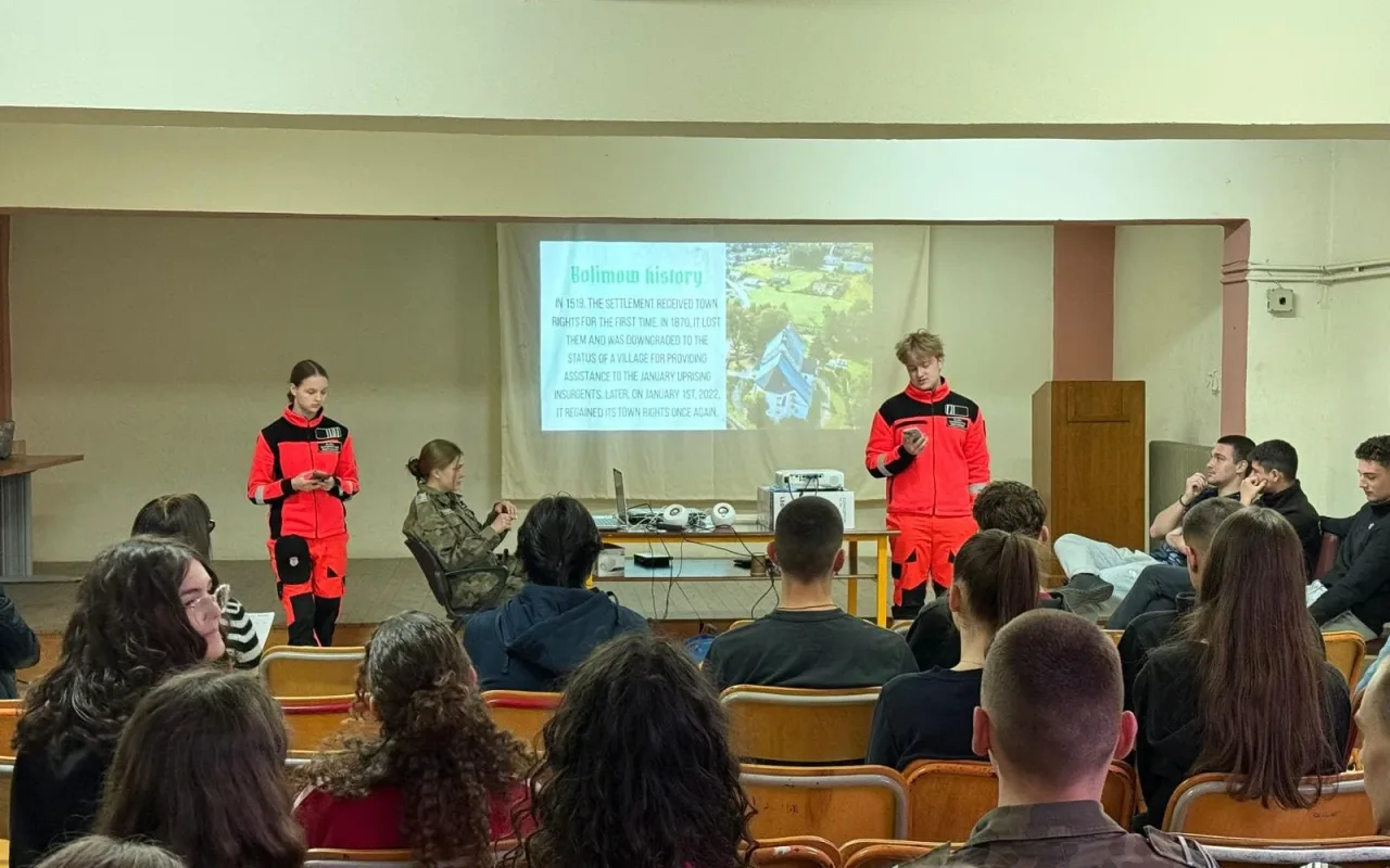 Uczniowie klas mundurowych z Zespółu Szkół w Bolimowie podczas historycznego szkolenia zawodowego w Grecji w ramach programu Erasmus+