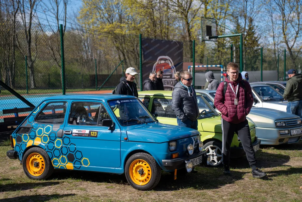 Klasyki wróciły na sezon. W Sielskiej Stanicy pojawiło się ponad 250 aut.