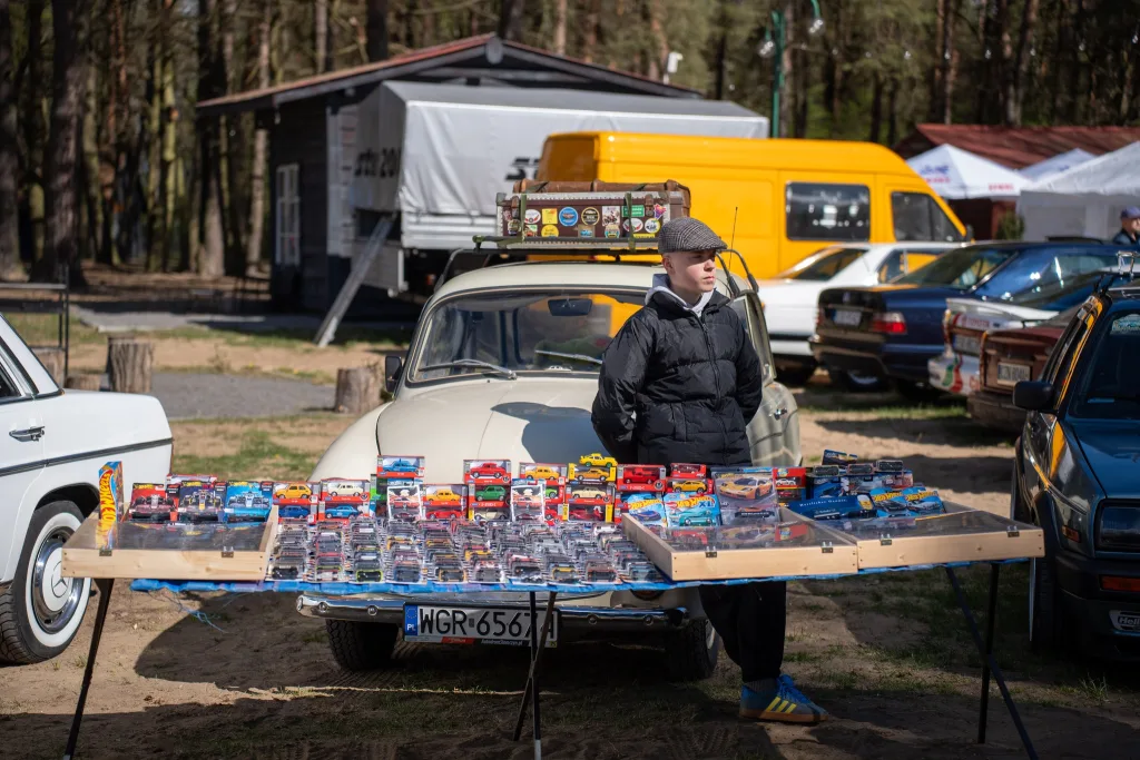 Klasyki wróciły na sezon. W Sielskiej Stanicy pojawiło się ponad 250 aut.