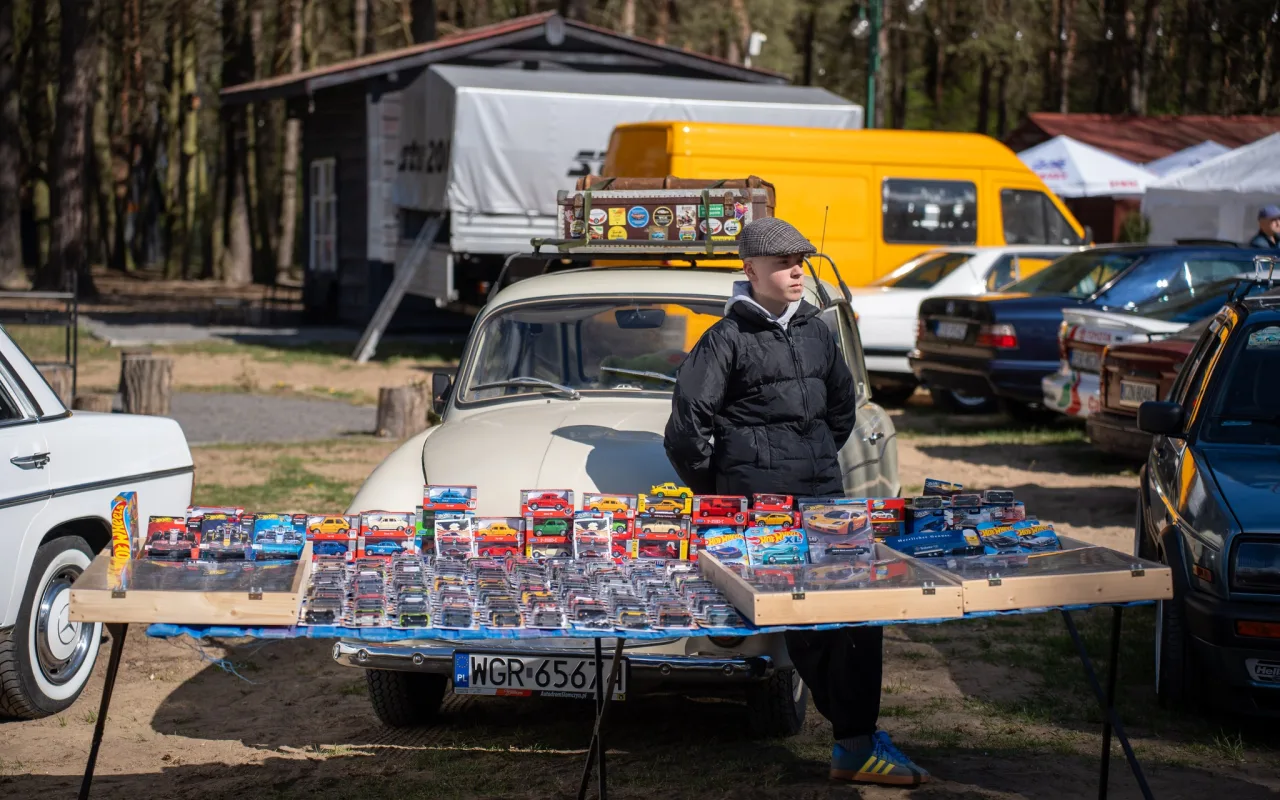 Klasyki wróciły na sezon. W Sielskiej Stanicy pojawiło się ponad 250 aut.