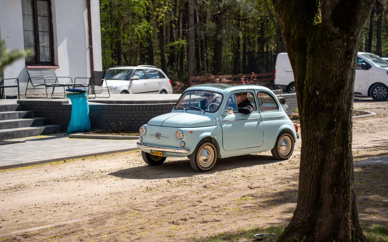 Klasyki wróciły na sezon. W Sielskiej Stanicy pojawiło się ponad 250 aut.
