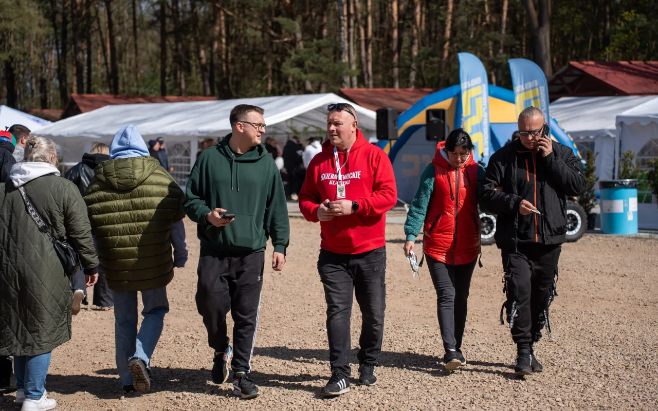 Klasyki wróciły na sezon. W Sielskiej Stanicy pojawiło się ponad 250 aut.