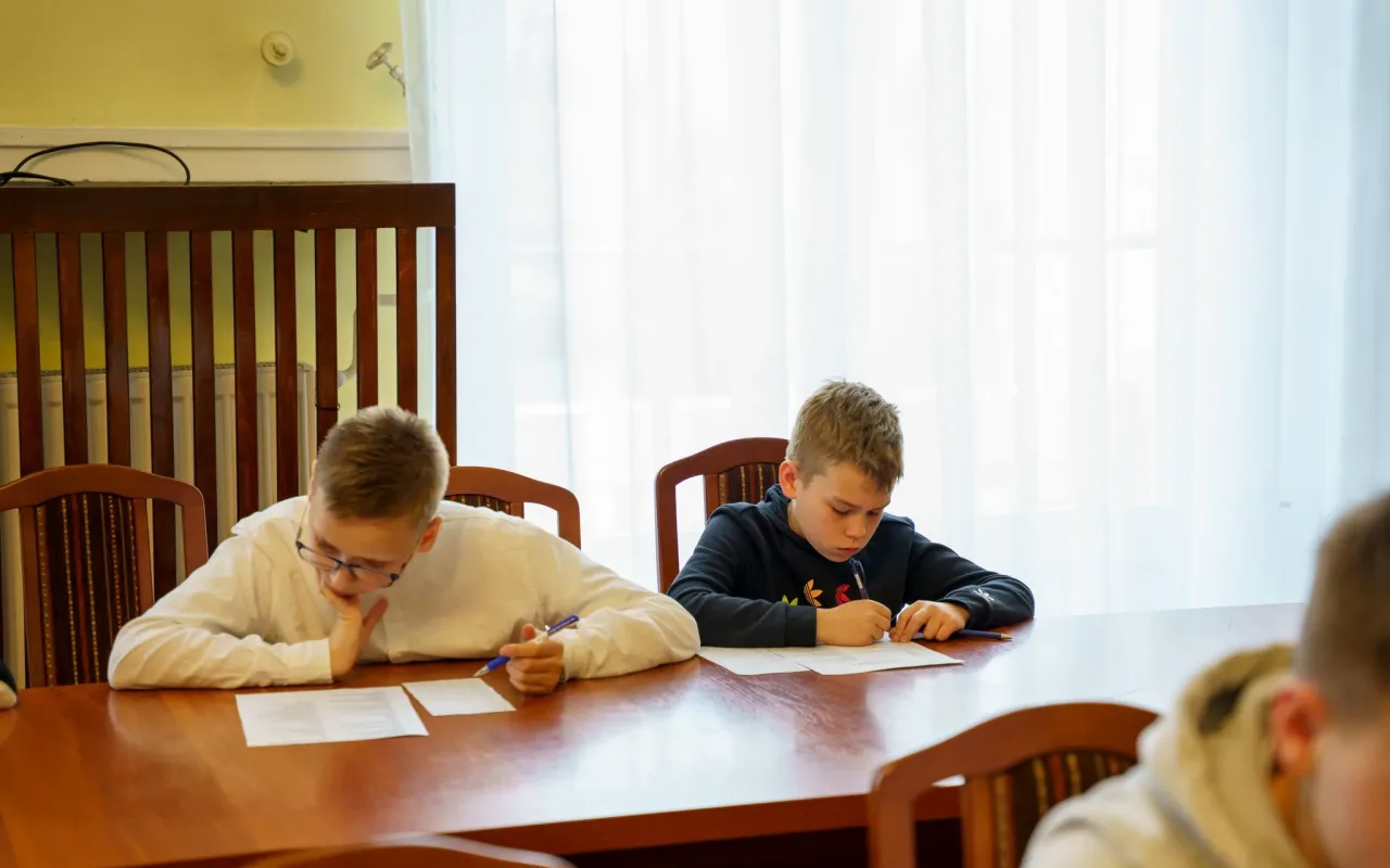 Młodzież z powiatu skierniewickiego wie, jak ratować życie. Znamy zwycięzców strażackiego turnieju! — zdjęcie 36 z 61