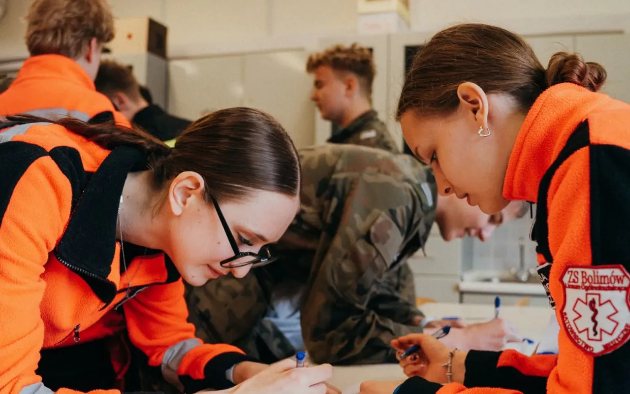 Uczniowie klas mundurowych z Zespółu Szkół w Bolimowie podczas historycznego szkolenia zawodowego w Grecji w ramach programu Erasmus+