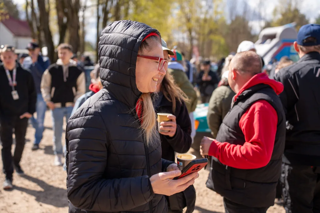 Ponad 250 klasyków w Sielskiej Stanicy. Skierniewickie Klasyki rozpoczęły sezon z rozmachem 6 Klasyki wróciły na sezon. W Sielskiej Stanicy pojawiło się ponad 250 aut.
