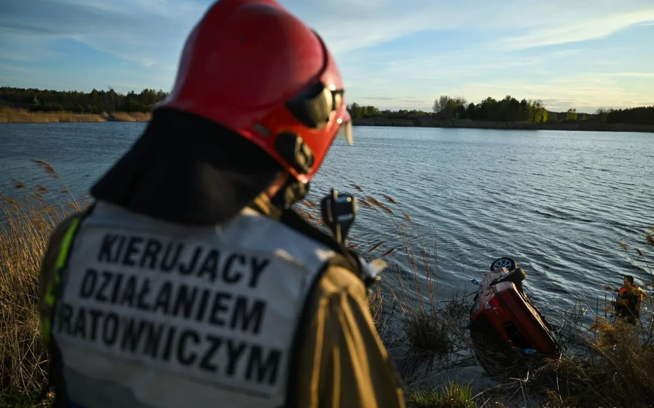 Trzy śmigłowce LPR w akcji na żwirowni. Tragiczny bilans wypadku w Bolimowie