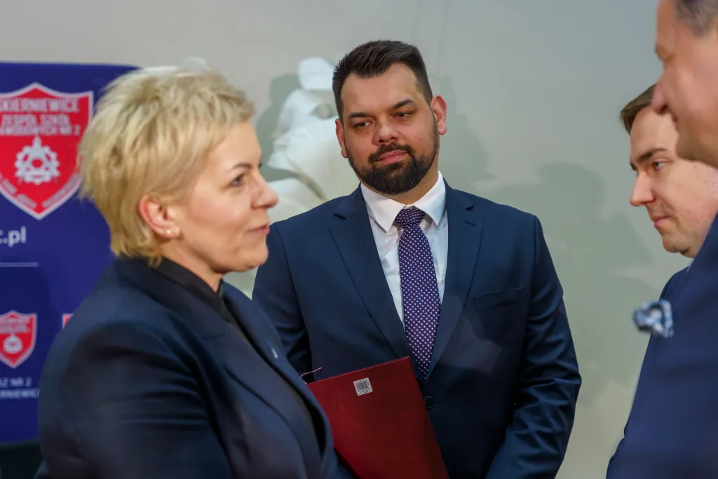 mechanik lotniczy w kierniewicach wspolpraca pgl 2 z 41