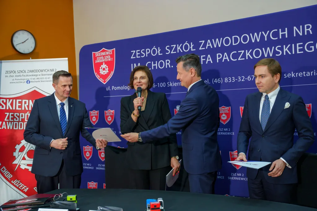mechanik lotniczy w kierniewicach wspolpraca pgl 39 z 41