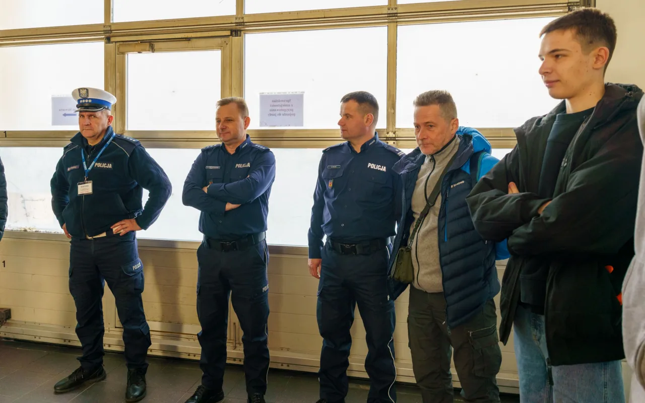 Uczestnicy XXVIII Ogólnopolskiego Młodzieżowego Turnieju Motoryzacyjnego w WORD Skierniewice podczas rywalizacji o awans do finału