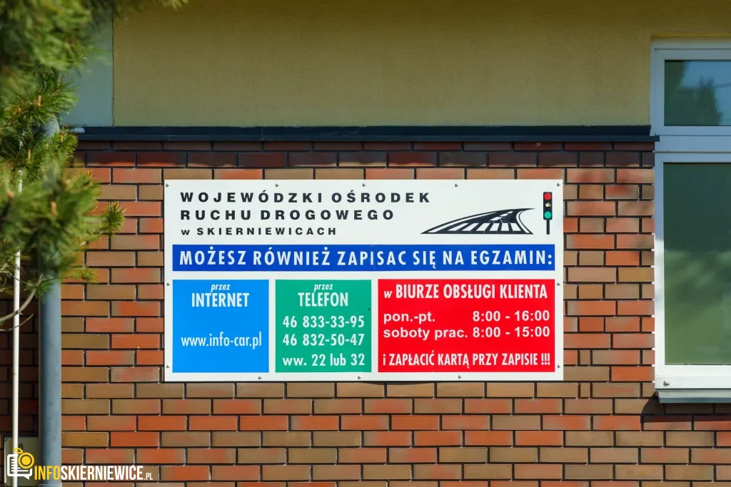 Uczestnicy XXVIII Ogólnopolskiego Młodzieżowego Turnieju Motoryzacyjnego w WORD Skierniewice podczas rywalizacji o awans do finału