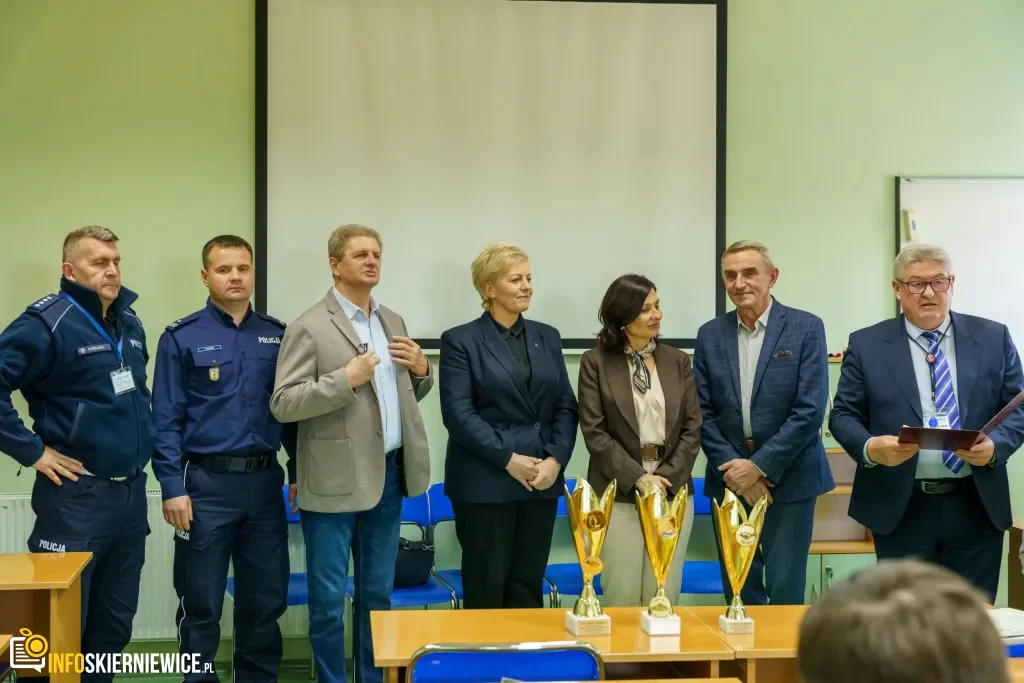 Uczestnicy XXVIII Ogólnopolskiego Młodzieżowego Turnieju Motoryzacyjnego w WORD Skierniewice podczas rywalizacji o awans do finału