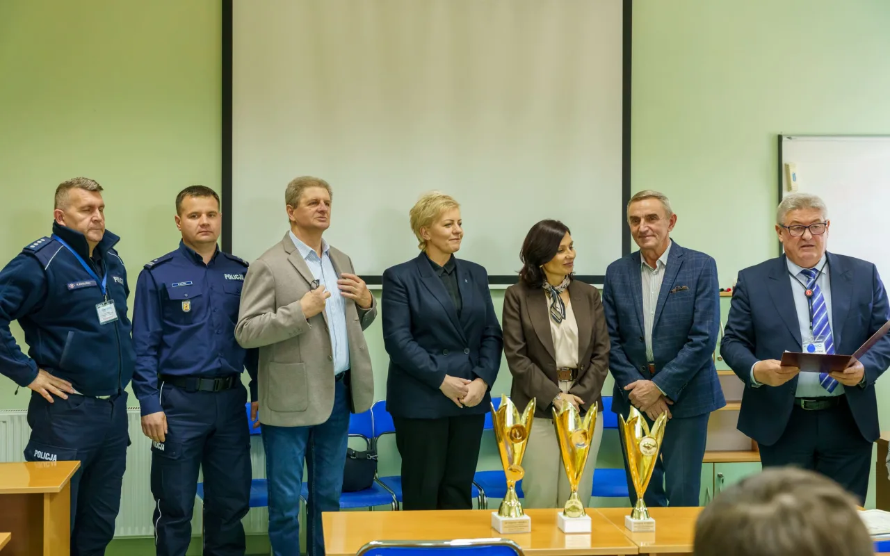 Uczestnicy XXVIII Ogólnopolskiego Młodzieżowego Turnieju Motoryzacyjnego w WORD Skierniewice podczas rywalizacji o awans do finału