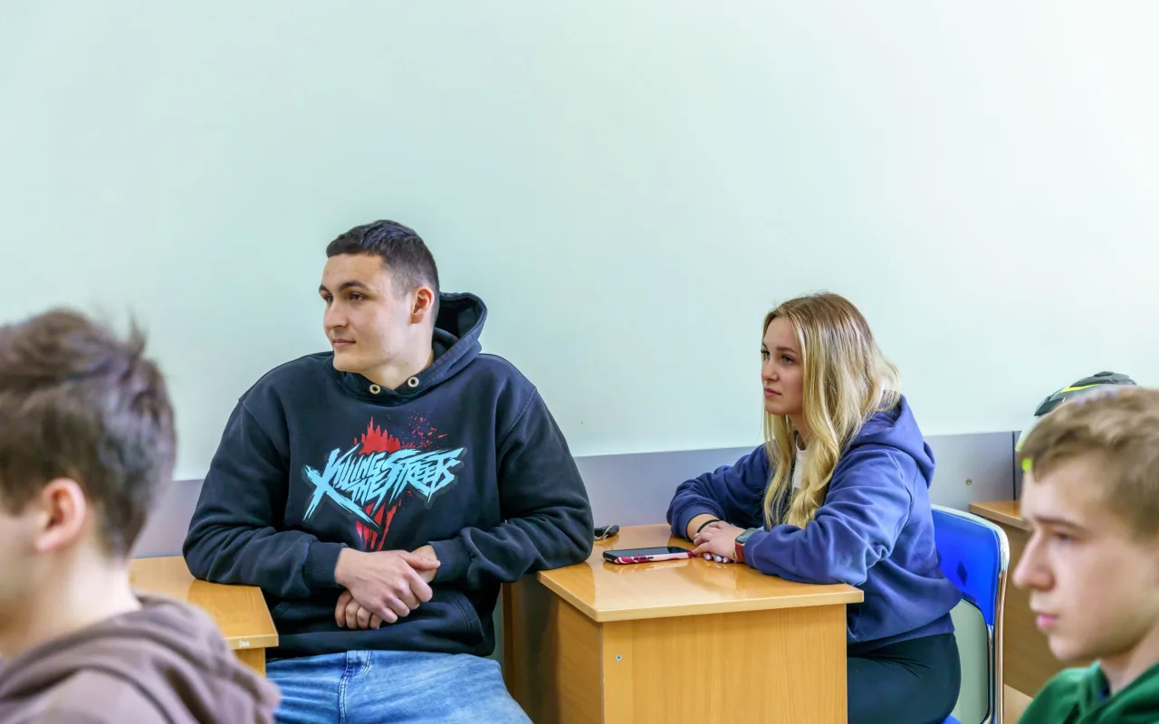 Uczestnicy XXVIII Ogólnopolskiego Młodzieżowego Turnieju Motoryzacyjnego w WORD Skierniewice podczas rywalizacji o awans do finału