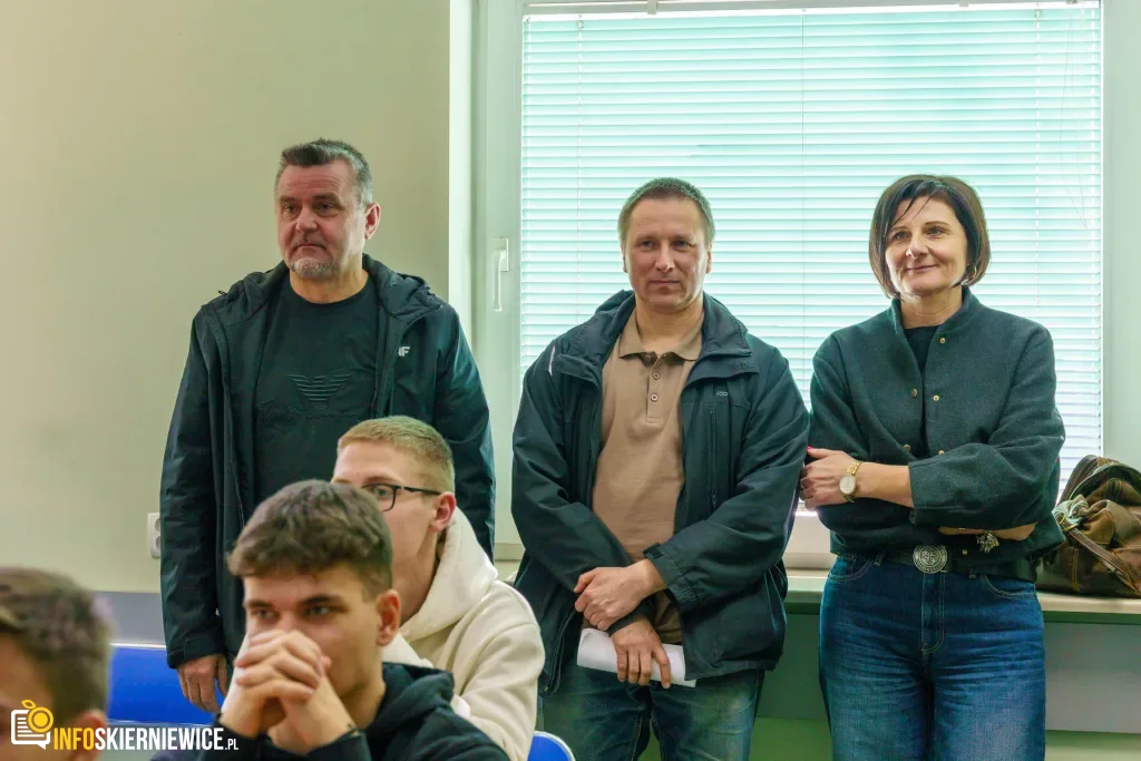 Młodzi mistrzowie kierownicy w Skierniewicach. „Mechanik” dominuje w turnieju, a sześć drużyn rusza na finał do Sieradza 1 Uczestnicy XXVIII Ogólnopolskiego Młodzieżowego Turnieju Motoryzacyjnego w WORD Skierniewice podczas rywalizacji o awans do finału