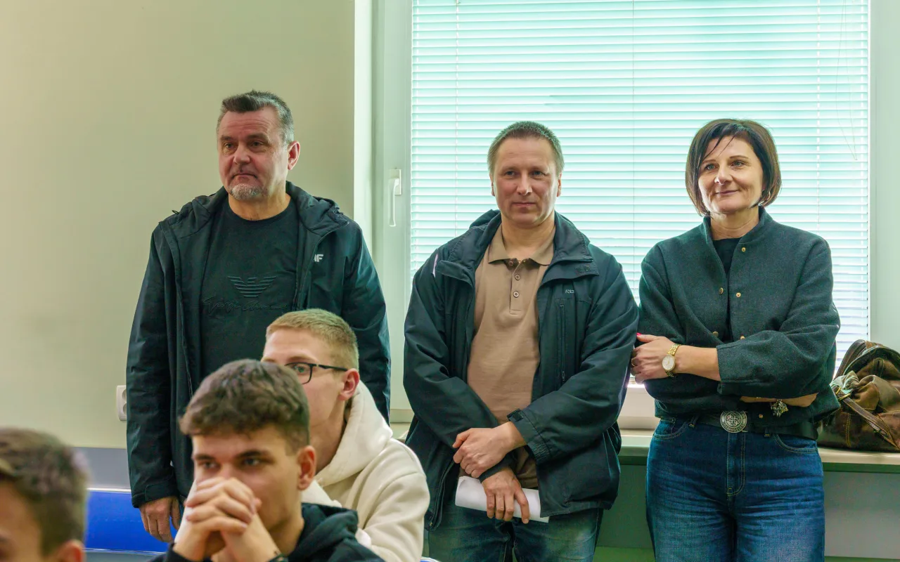 Uczestnicy XXVIII Ogólnopolskiego Młodzieżowego Turnieju Motoryzacyjnego w WORD Skierniewice podczas rywalizacji o awans do finału
