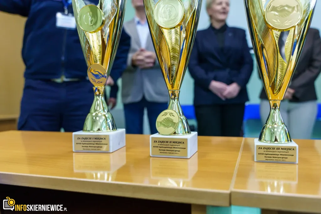 Uczestnicy XXVIII Ogólnopolskiego Młodzieżowego Turnieju Motoryzacyjnego w WORD Skierniewice podczas rywalizacji o awans do finału