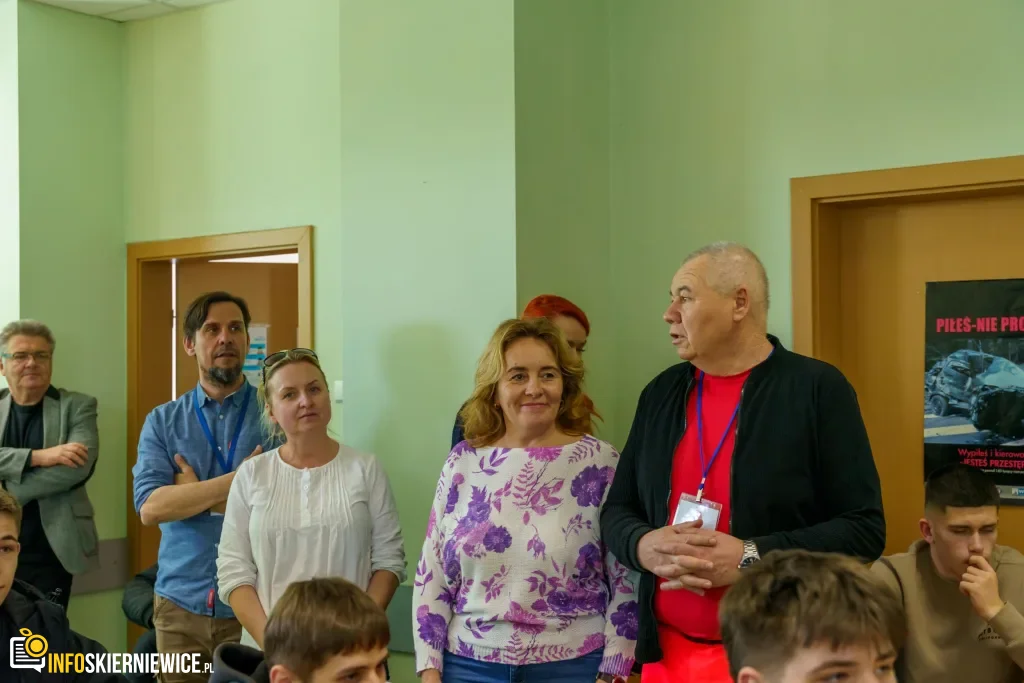 Uczestnicy XXVIII Ogólnopolskiego Młodzieżowego Turnieju Motoryzacyjnego w WORD Skierniewice podczas rywalizacji o awans do finału