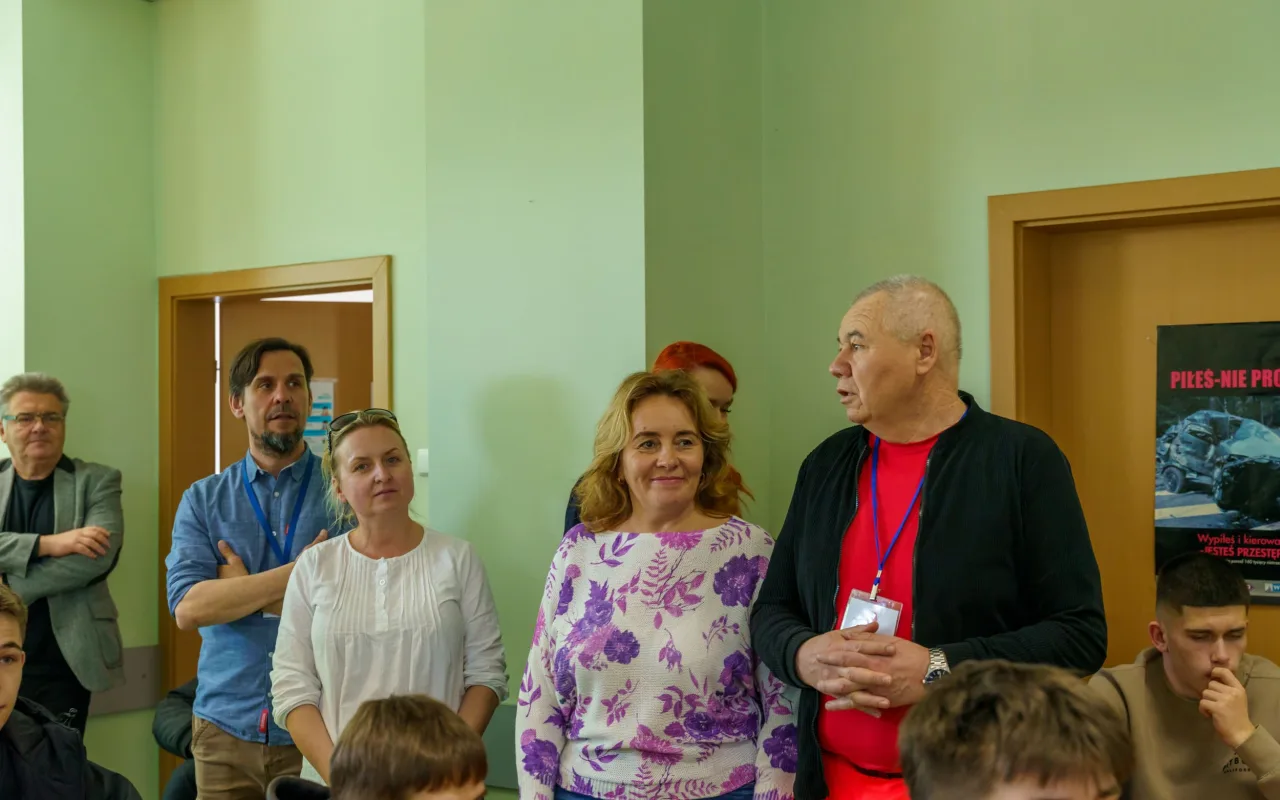 Uczestnicy XXVIII Ogólnopolskiego Młodzieżowego Turnieju Motoryzacyjnego w WORD Skierniewice podczas rywalizacji o awans do finału