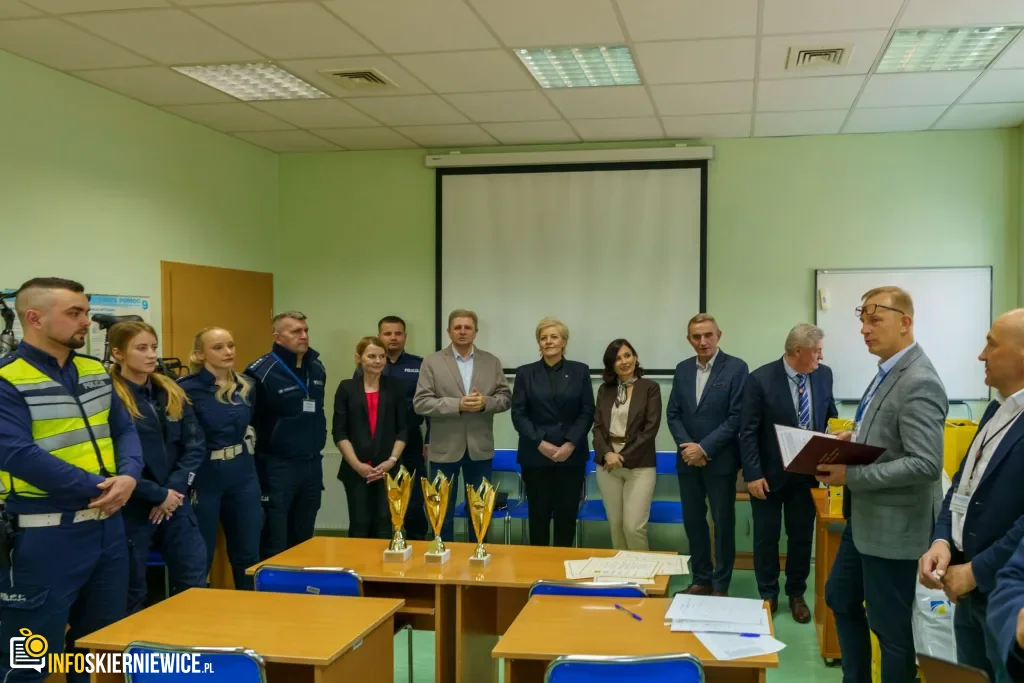 Uczestnicy XXVIII Ogólnopolskiego Młodzieżowego Turnieju Motoryzacyjnego w WORD Skierniewice podczas rywalizacji o awans do finału