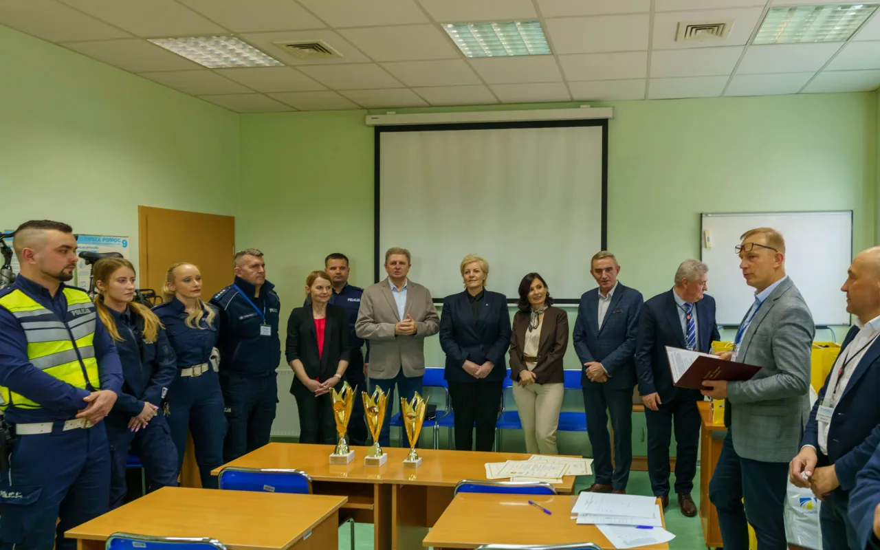 Uczestnicy XXVIII Ogólnopolskiego Młodzieżowego Turnieju Motoryzacyjnego w WORD Skierniewice podczas rywalizacji o awans do finału