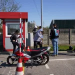 Uczestnicy XXVIII Ogólnopolskiego Młodzieżowego Turnieju Motoryzacyjnego w WORD Skierniewice podczas rywalizacji o awans do finału