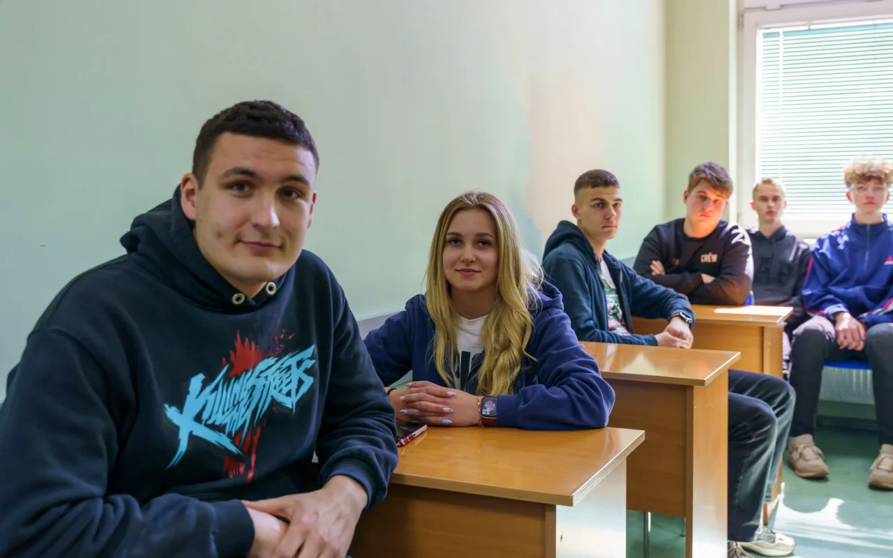 Uczestnicy XXVIII Ogólnopolskiego Młodzieżowego Turnieju Motoryzacyjnego w WORD Skierniewice podczas rywalizacji o awans do finału