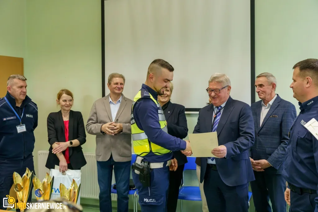 Uczestnicy XXVIII Ogólnopolskiego Młodzieżowego Turnieju Motoryzacyjnego w WORD Skierniewice podczas rywalizacji o awans do finału