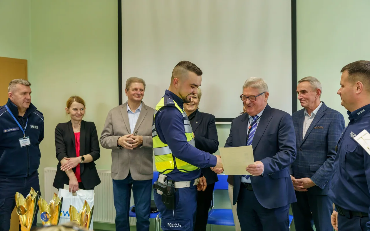 Uczestnicy XXVIII Ogólnopolskiego Młodzieżowego Turnieju Motoryzacyjnego w WORD Skierniewice podczas rywalizacji o awans do finału