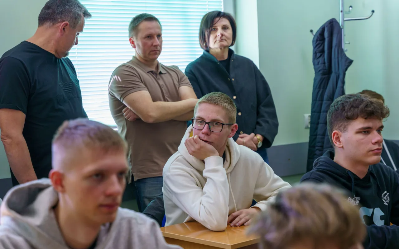 Uczestnicy XXVIII Ogólnopolskiego Młodzieżowego Turnieju Motoryzacyjnego w WORD Skierniewice podczas rywalizacji o awans do finału