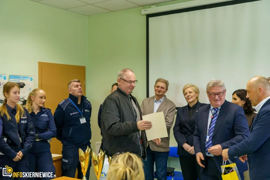 Młodzi mistrzowie kierownicy w Skierniewicach. „Mechanik” dominuje w turnieju, a sześć drużyn rusza na finał do Sieradza 6 Uczestnicy XXVIII Ogólnopolskiego Młodzieżowego Turnieju Motoryzacyjnego w WORD Skierniewice podczas rywalizacji o awans do finału