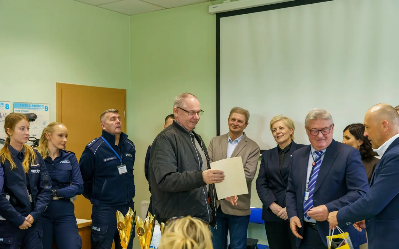 Uczestnicy XXVIII Ogólnopolskiego Młodzieżowego Turnieju Motoryzacyjnego w WORD Skierniewice podczas rywalizacji o awans do finału
