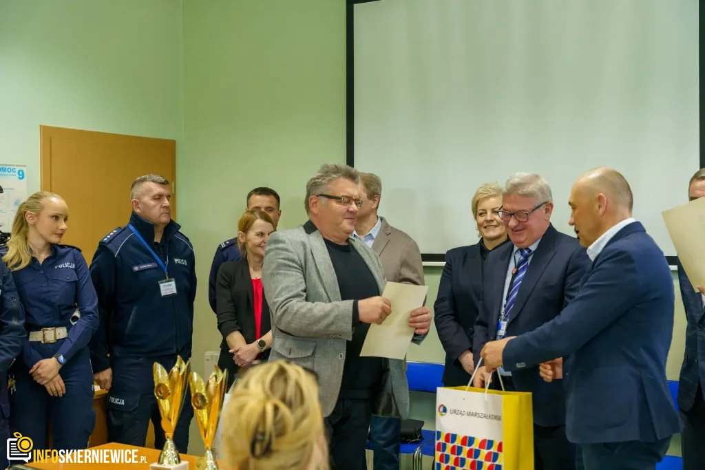 Uczestnicy XXVIII Ogólnopolskiego Młodzieżowego Turnieju Motoryzacyjnego w WORD Skierniewice podczas rywalizacji o awans do finału