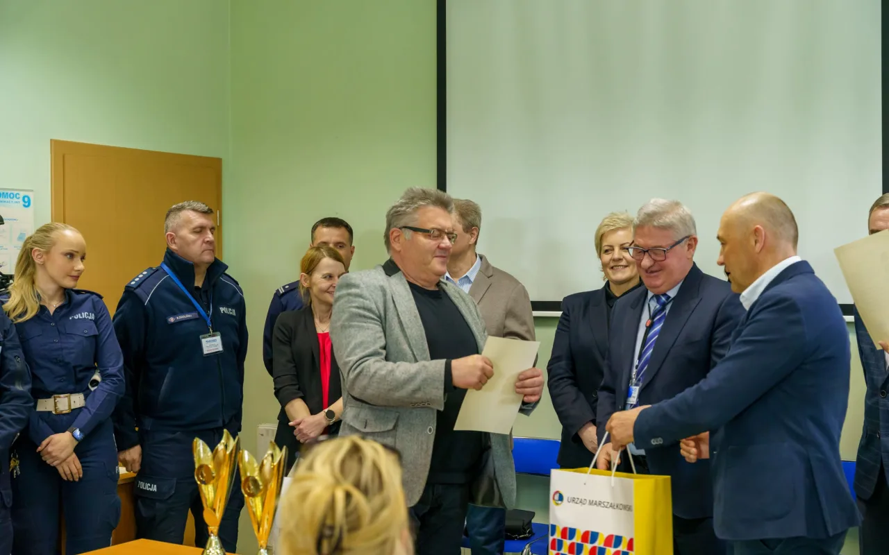 Uczestnicy XXVIII Ogólnopolskiego Młodzieżowego Turnieju Motoryzacyjnego w WORD Skierniewice podczas rywalizacji o awans do finału