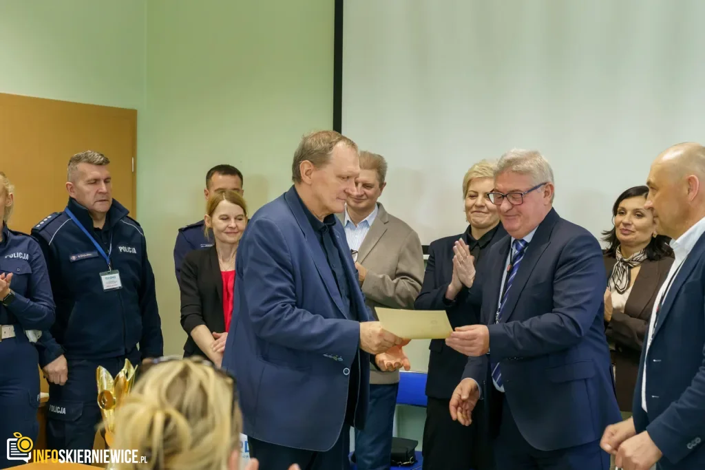 Uczestnicy XXVIII Ogólnopolskiego Młodzieżowego Turnieju Motoryzacyjnego w WORD Skierniewice podczas rywalizacji o awans do finału