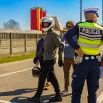 Uczestnicy XXVIII Ogólnopolskiego Młodzieżowego Turnieju Motoryzacyjnego w WORD Skierniewice podczas rywalizacji o awans do finału