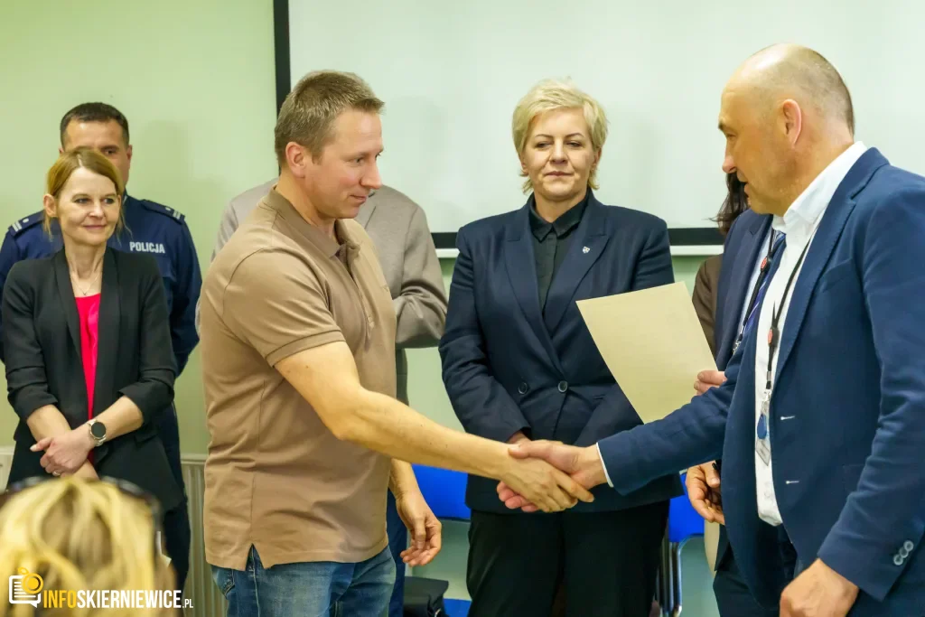 Uczestnicy XXVIII Ogólnopolskiego Młodzieżowego Turnieju Motoryzacyjnego w WORD Skierniewice podczas rywalizacji o awans do finału